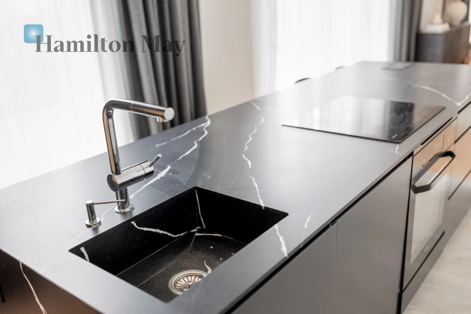 Designer penthouse with a 112-square-meter terrace on the top floor - slider