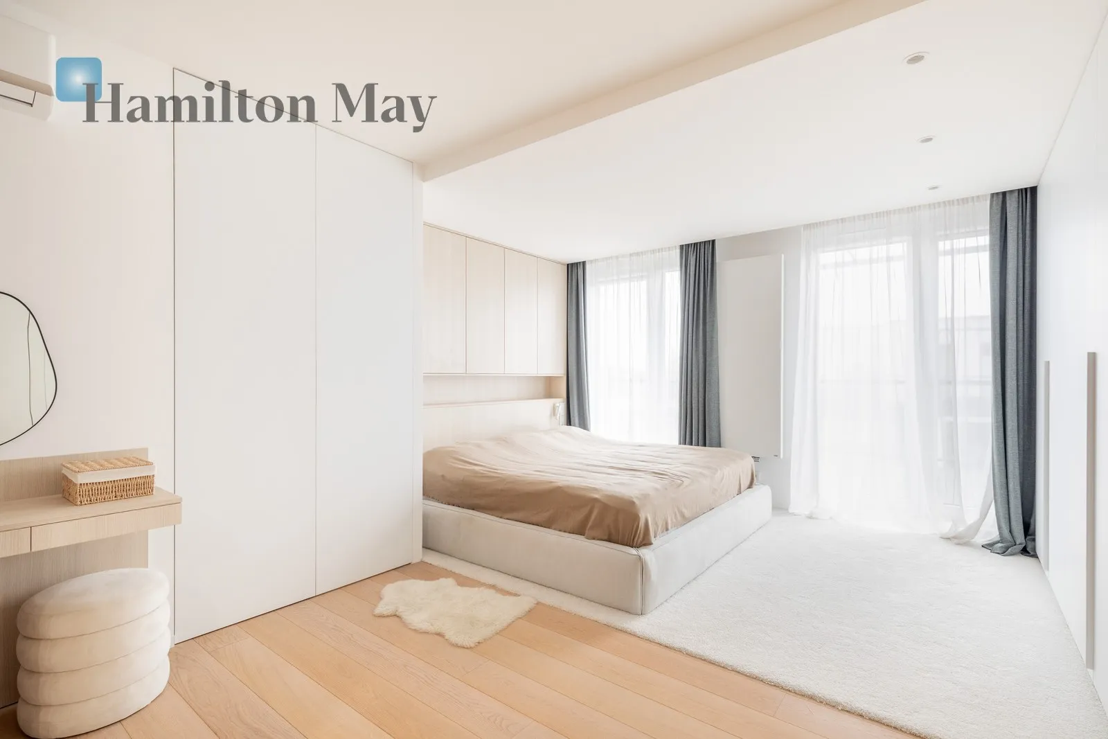 Designer penthouse with a 112-square-meter terrace on the top floor - slider