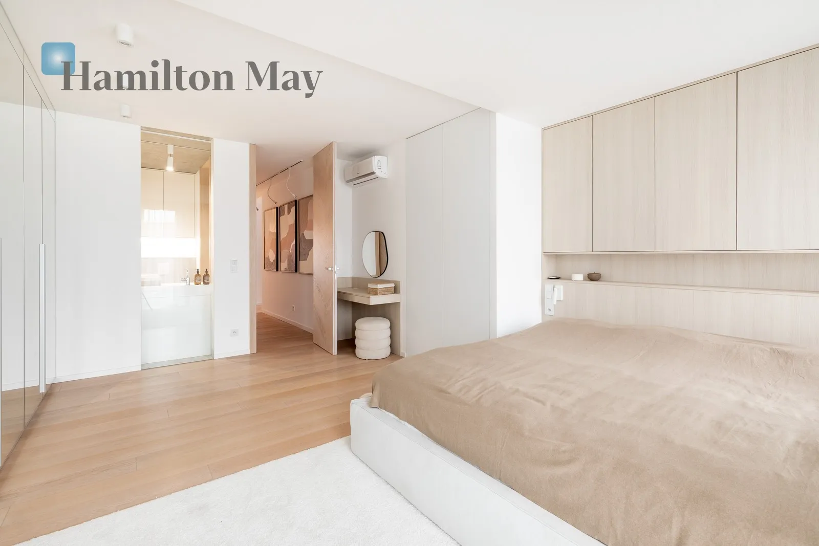 Designer penthouse with a 112-square-meter terrace on the top floor - slider