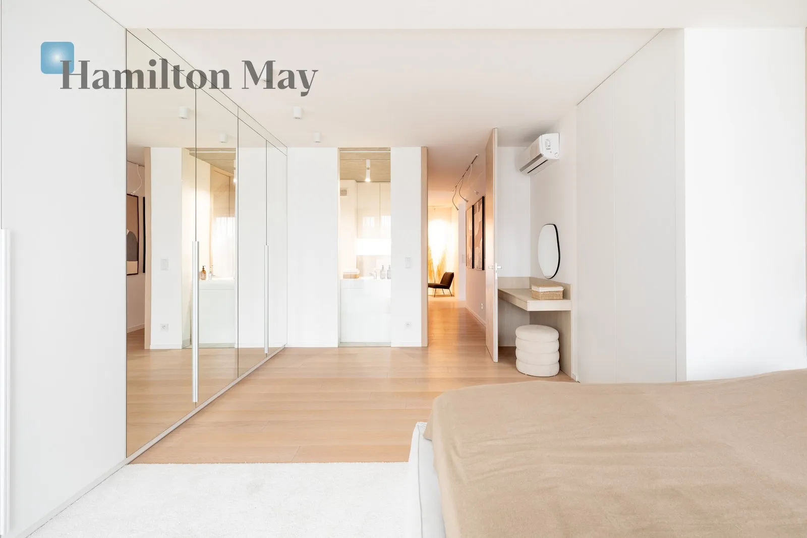 Designer penthouse with a 112-square-meter terrace on the top floor - slider