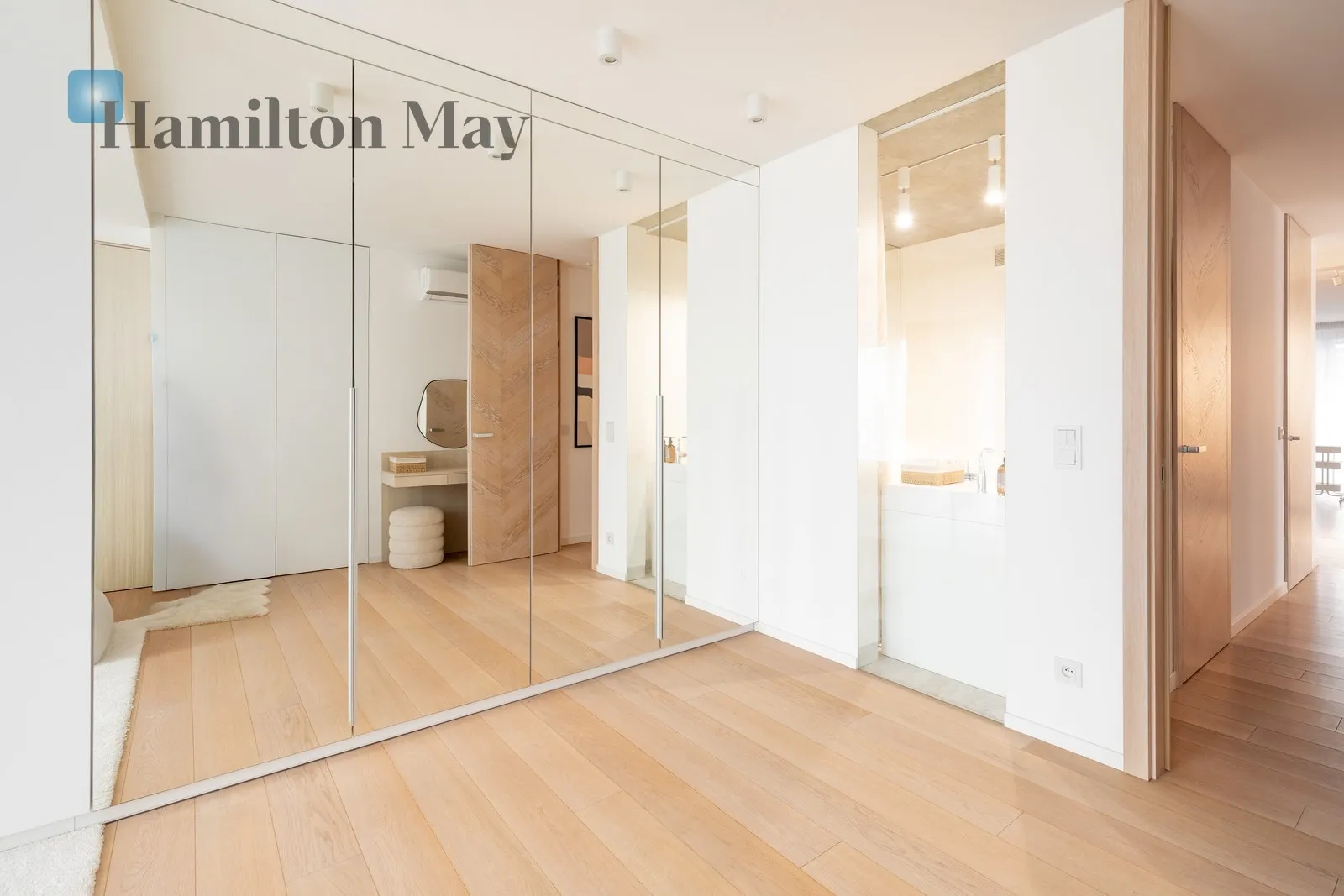 Designer penthouse with a 112-square-meter terrace on the top floor - slider