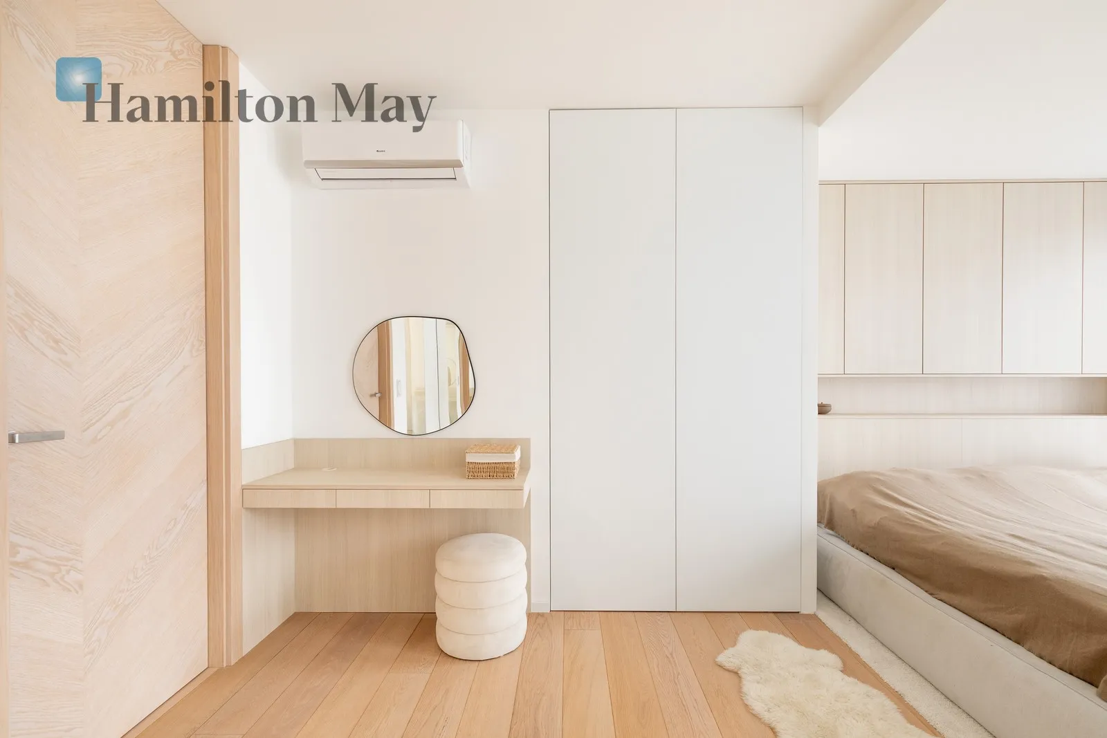 Designer penthouse with a 112-square-meter terrace on the top floor - slider