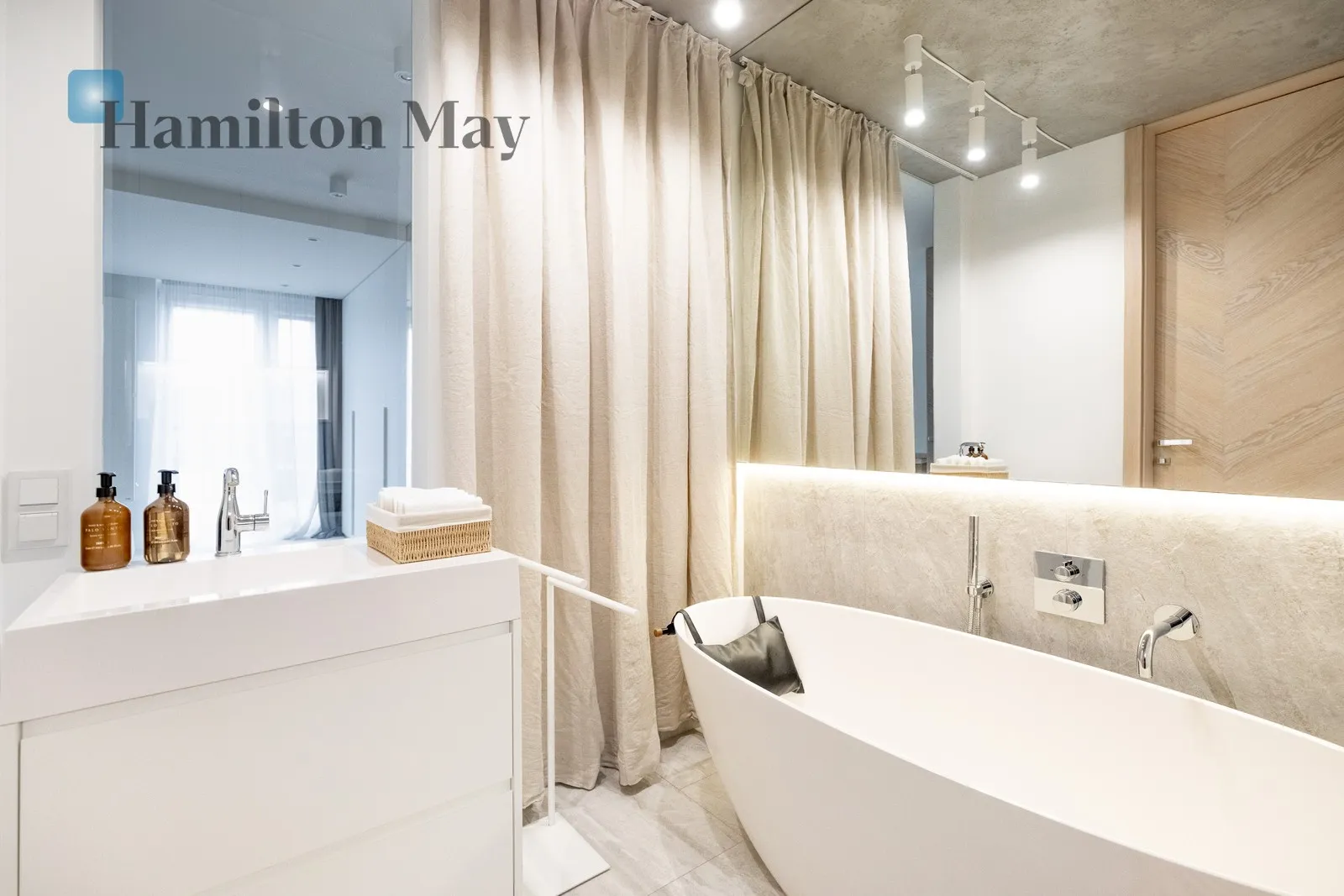 Designer penthouse with a 112-square-meter terrace on the top floor - slider