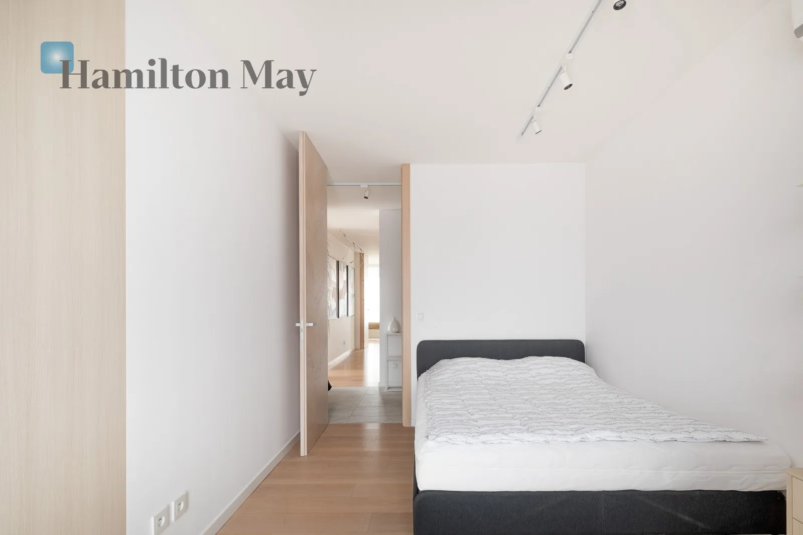 Designer penthouse with a 112-square-meter terrace on the top floor - slider