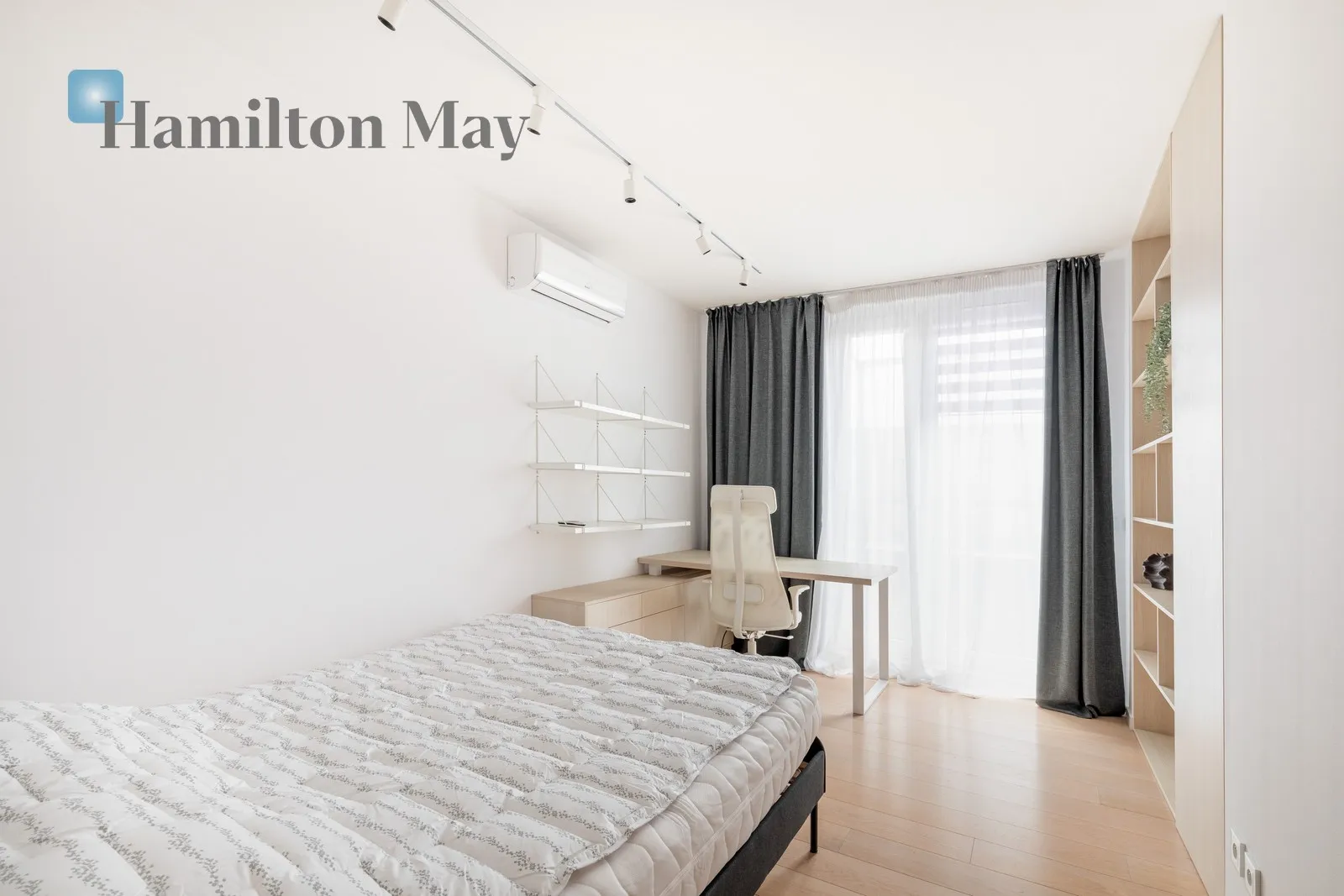 Designer penthouse with a 112-square-meter terrace on the top floor - slider