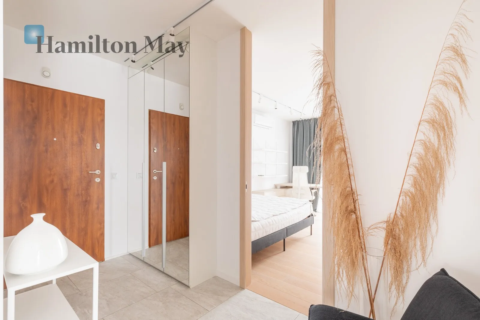 Designer penthouse with a 112-square-meter terrace on the top floor - slider