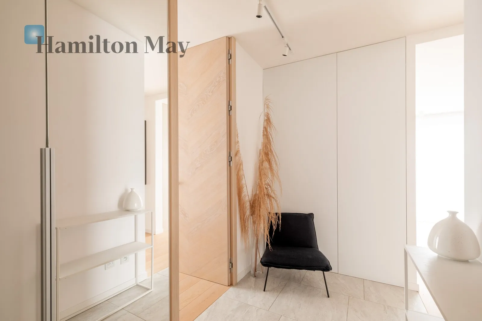 Designer penthouse with a 112-square-meter terrace on the top floor - slider