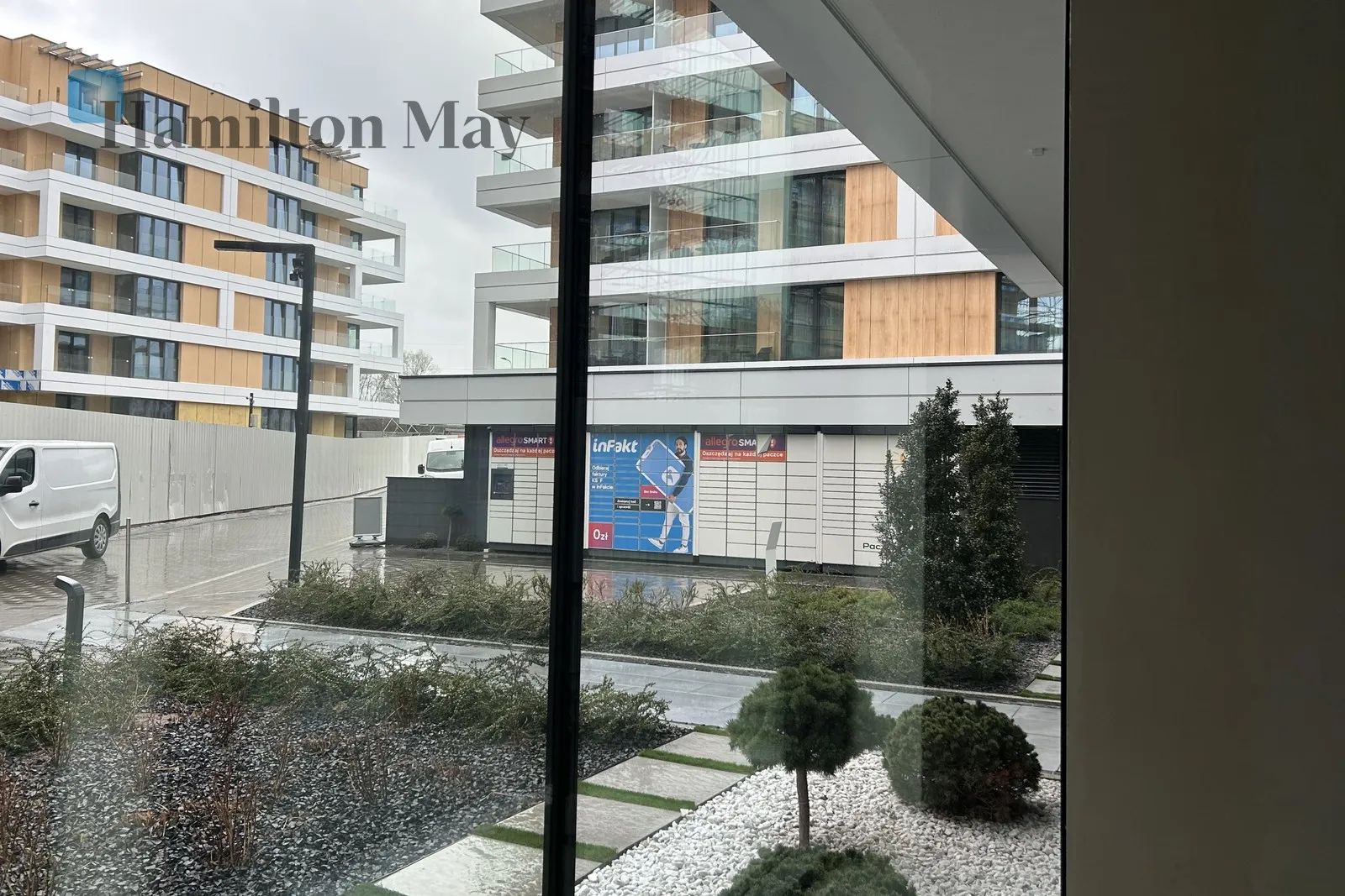 Ідеальне приміщення з вітриною, для індустрії краси або бутіка - slider