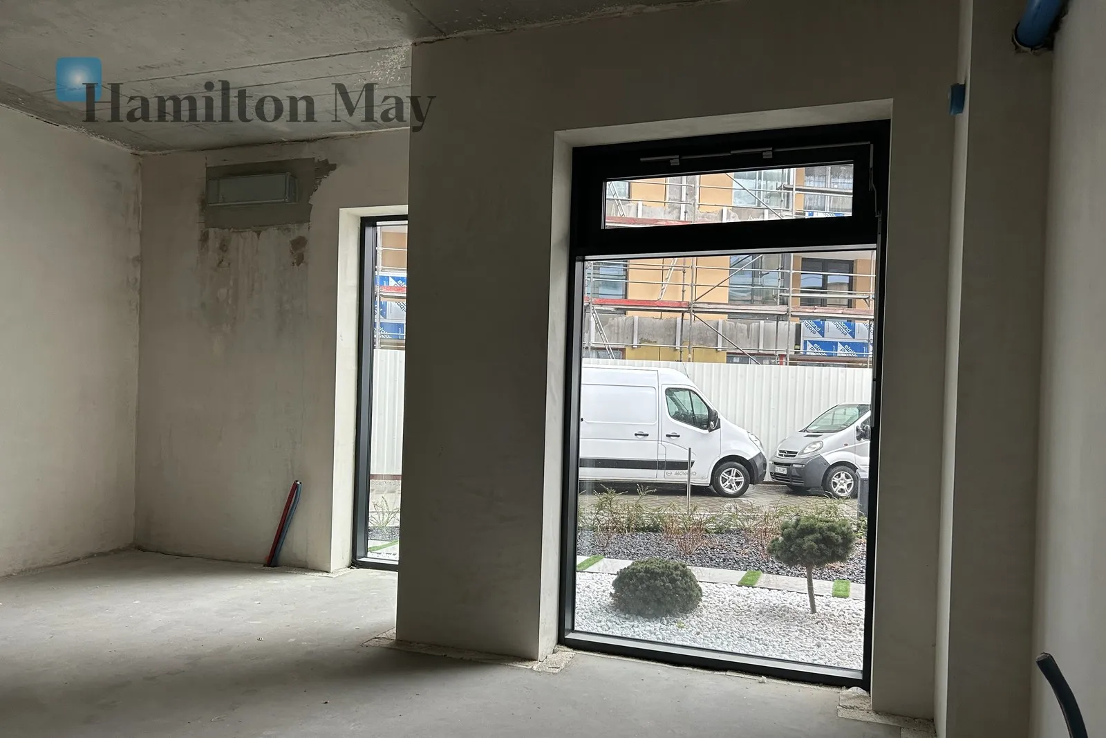 Ідеальне приміщення з вітриною, для індустрії краси або бутіка - slider