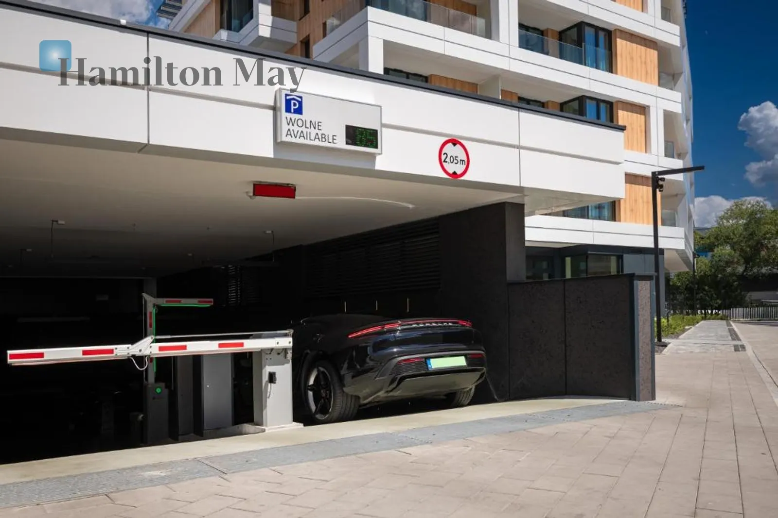 Ідеальне приміщення з вітриною, для індустрії краси або бутіка - slider