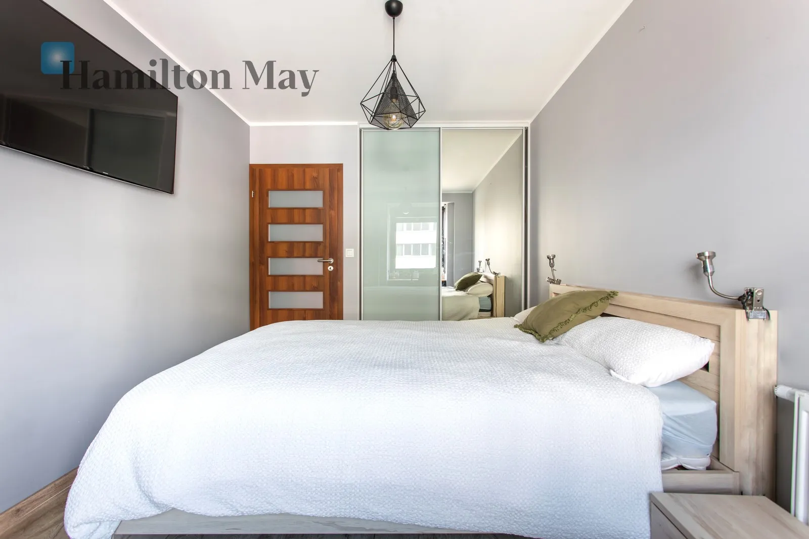 3 bedrooms | balcony | AC | Pixel House - slider