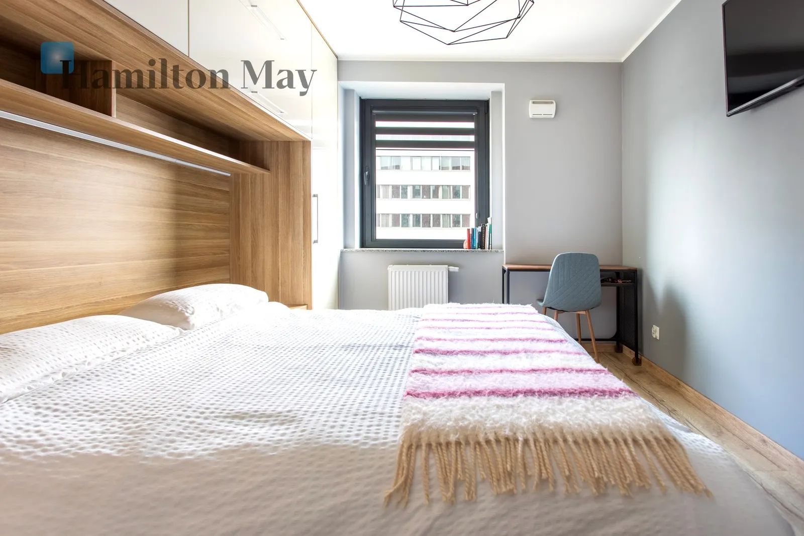3 bedrooms | balcony | AC | Pixel House - slider