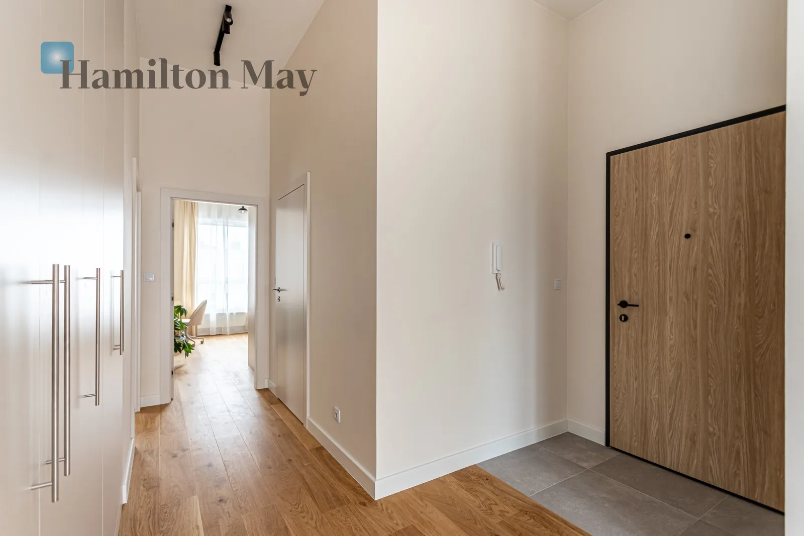 Region: Ursus Subregion: Szamoty Distance to centre: 9.01 km Level: 7 Price: 6500 PLN Bedrooms: 2 Bathrooms: 2 Size: 70m2 - slider