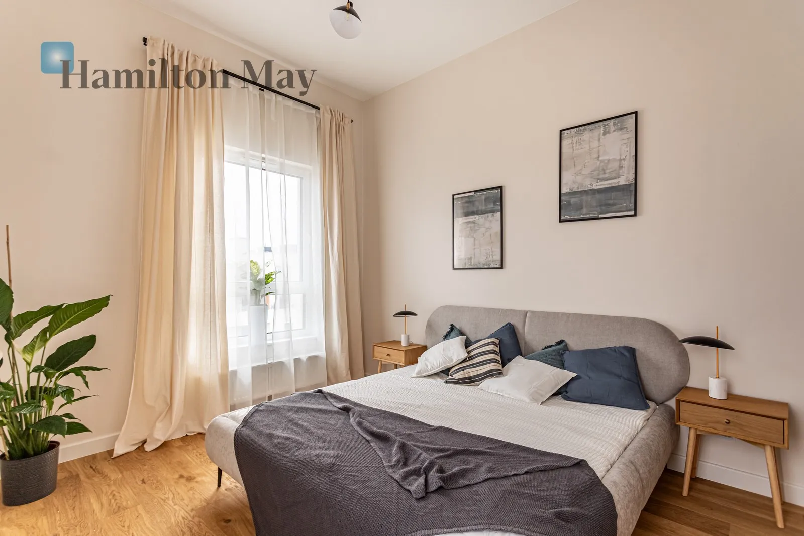 Street: Silnikowa Region: Ursus Subregion: Szamoty Distance to centre: 9.01 km Level: 7 Price: 6500 PLN Bedrooms: 2 - slider
