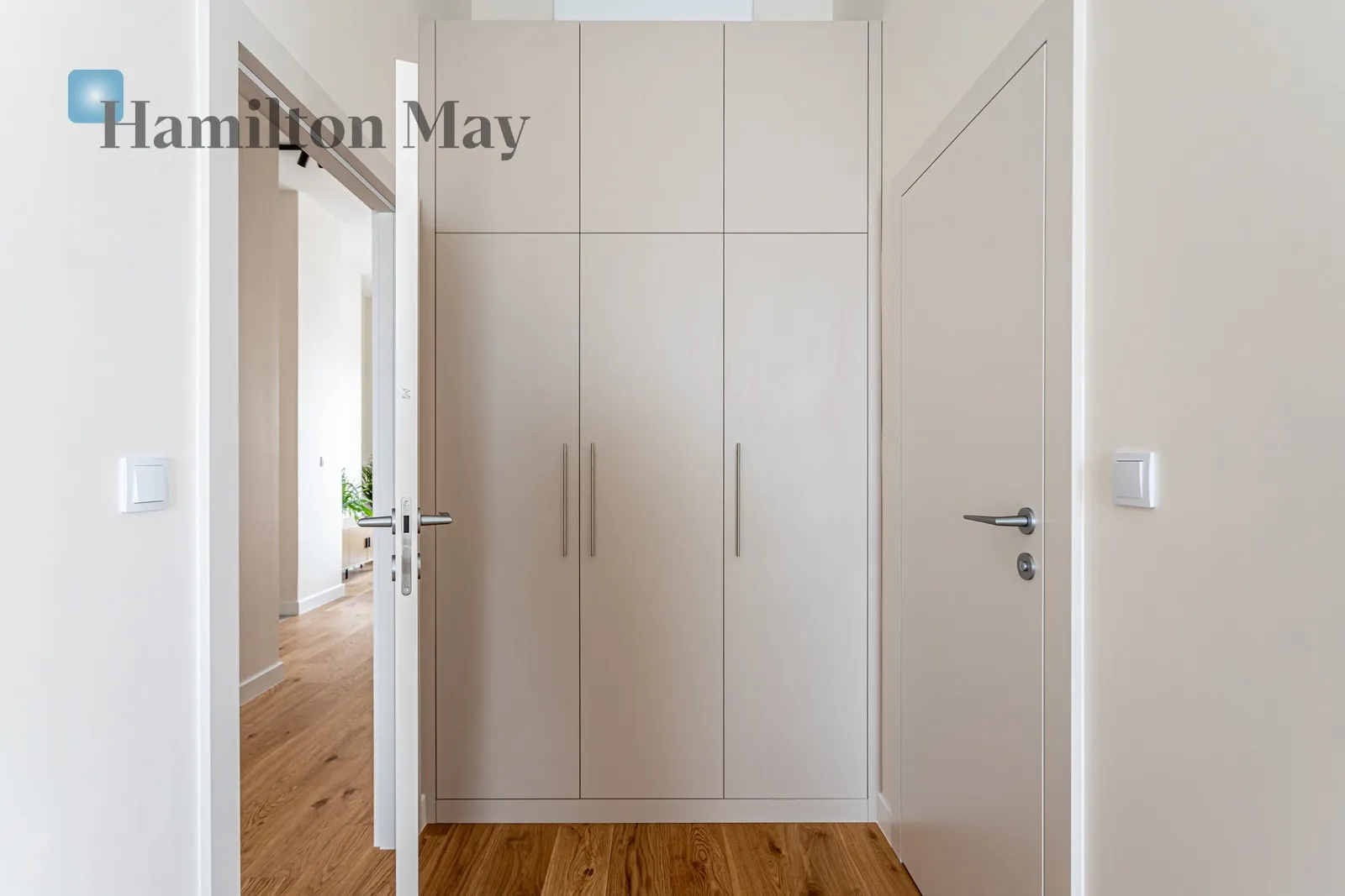 Region: Ursus Subregion: Szamoty Distance to centre: 9.01 km Level: 7 Price: 6500 PLN Bedrooms: 2 Bathrooms: 2 - slider