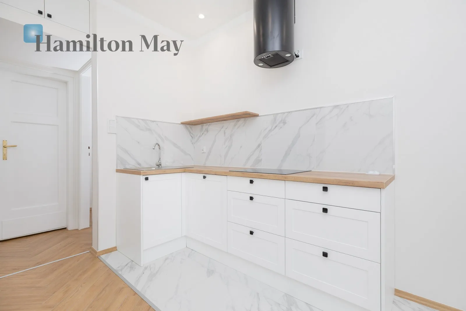 City: Kraków Street: Józefitów Region: Krowodrza Distance to centre: 1.42 km Level: 4 Price: 5700 PLN Bedrooms: 1 Bathrooms: 1 Plot size: nullm2 - slider