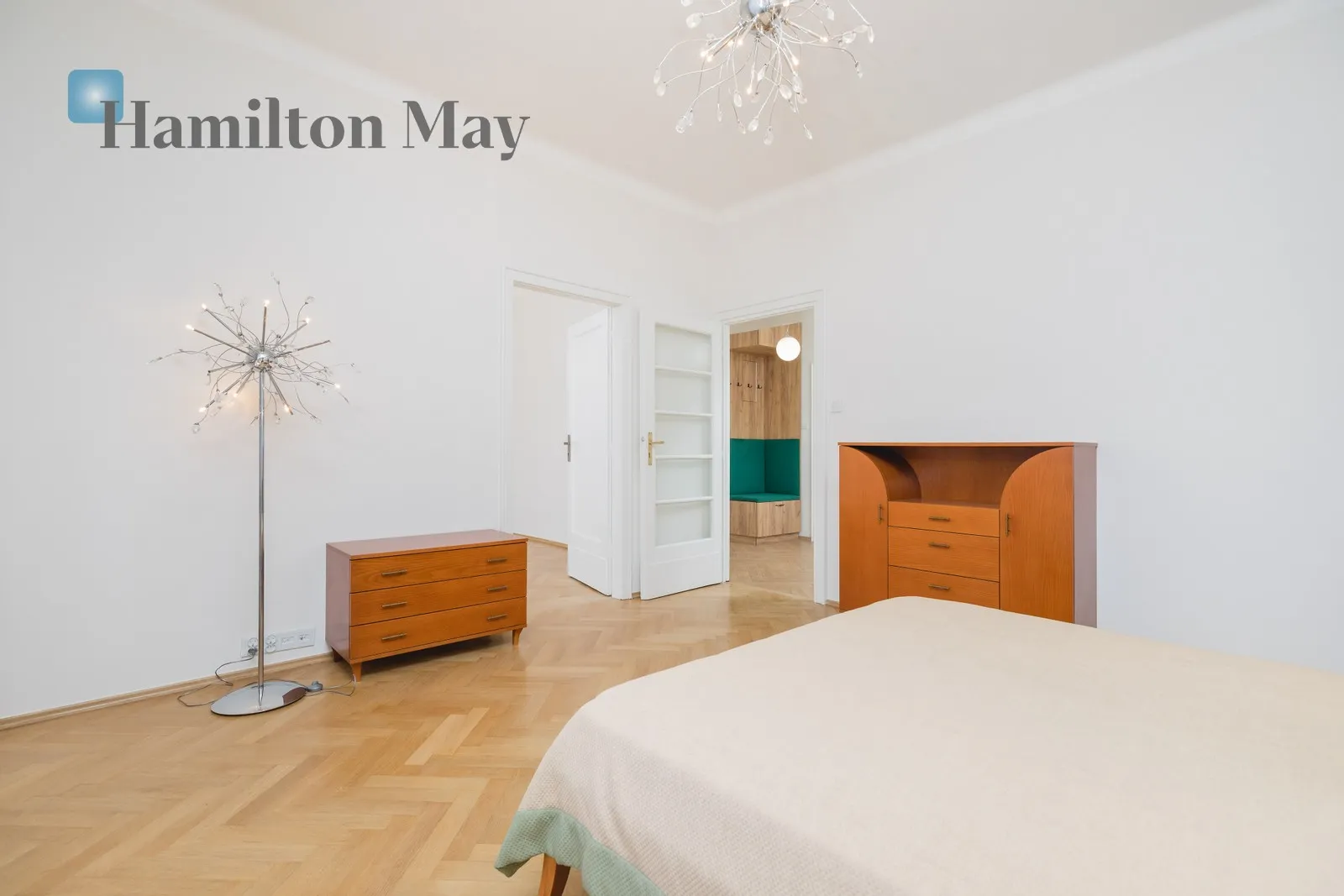 Region: Krowodrza Distance to centre: 1.42 km Level: 4 Price: 5700 PLN Bedrooms: 1 Bathrooms: 1 Plot size: nullm2 Layout: null Price/m2: 70 PLN - slider