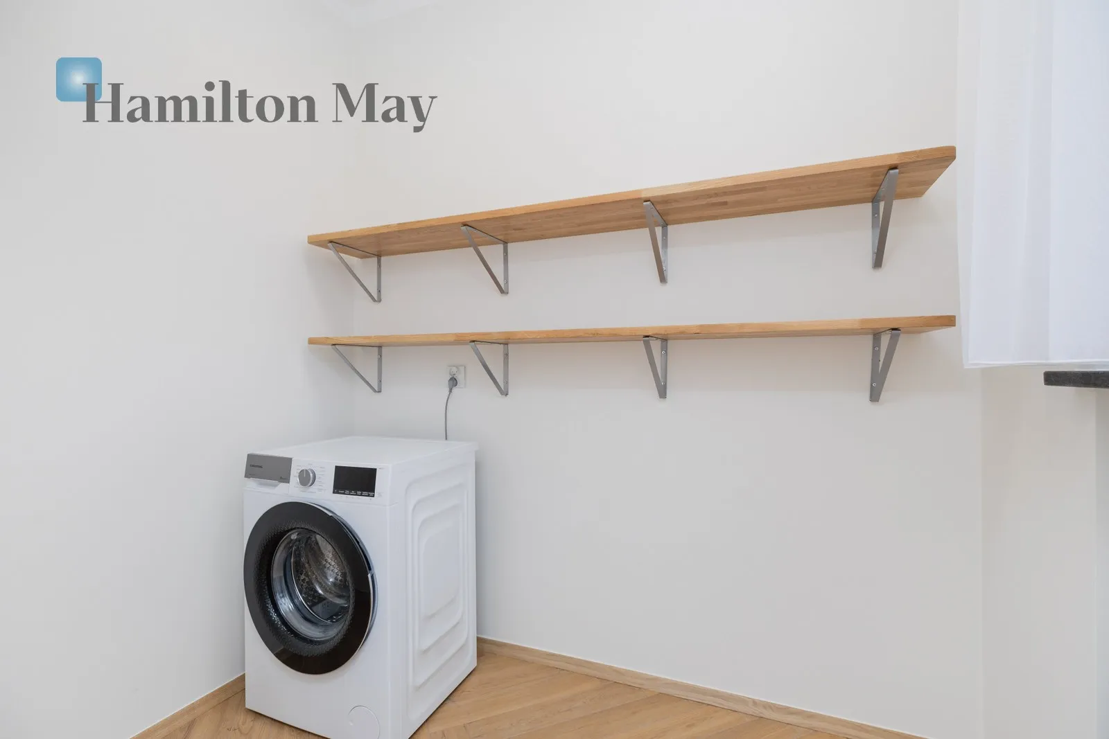 Distance to centre: 1.42 km Level: 4 Price: 5700 PLN Bedrooms: 1 Bathrooms: 1 Plot size: nullm2 Layout: null - slider