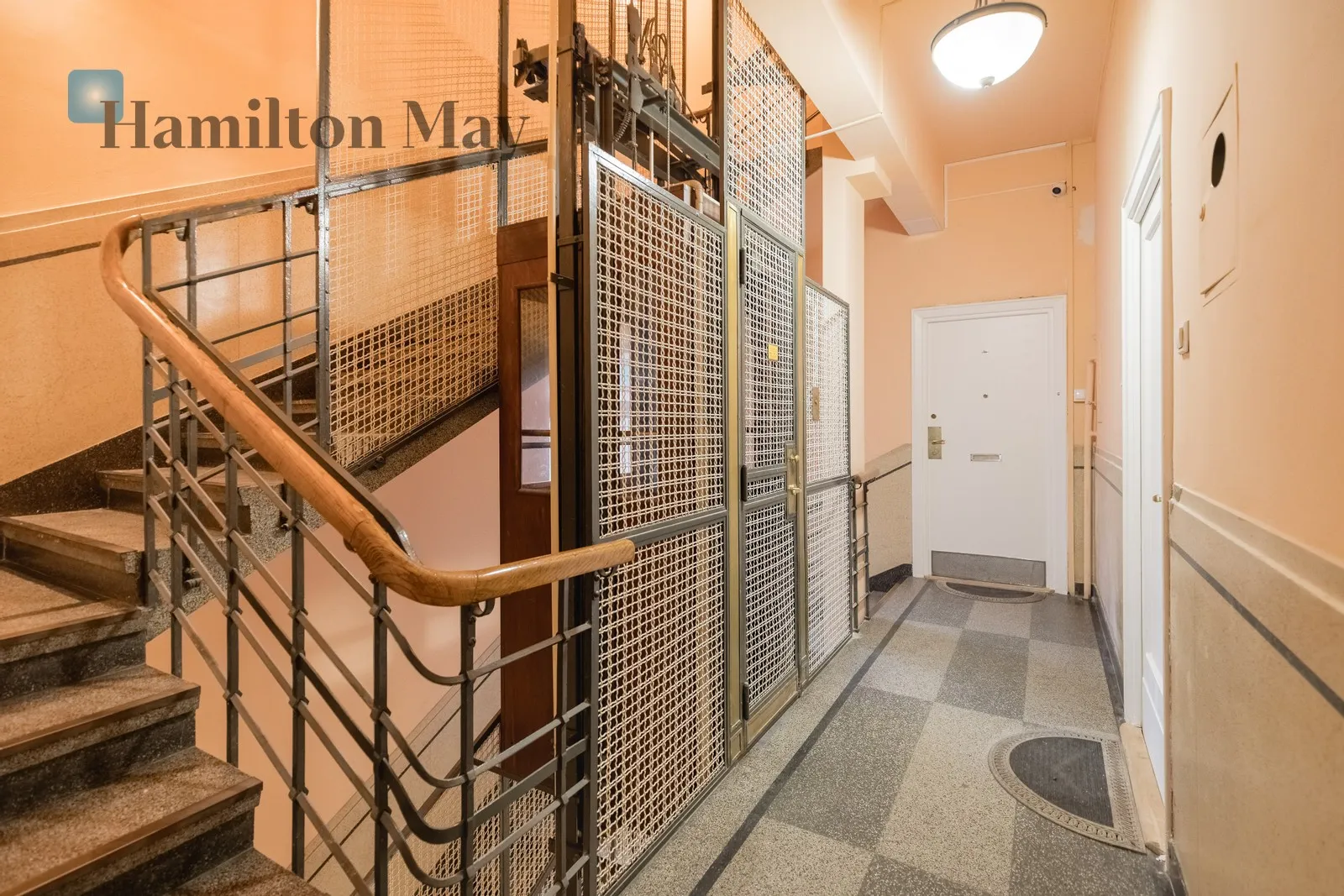 Distance to centre: 1.42 km Level: 4 Price: 5700 PLN Bedrooms: 1 Bathrooms: 1 Plot size: nullm2 - slider