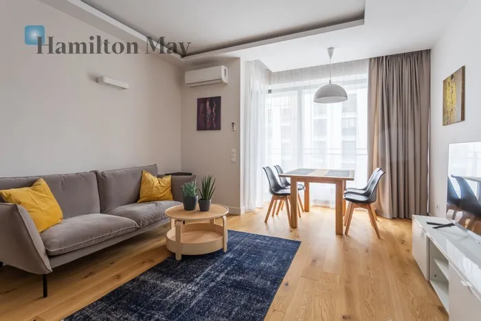 City: Warszawa Street: Grzybowska Region: Śródmieście Subregion: Śródmieście Północne Distance to centre: 1.09 km Level: 4 Price: 8000 PLN Bedrooms: 1 Bathrooms: 1 Size: 46m2 Price/m2: 174 PLN - slider