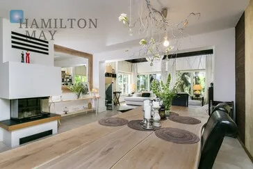 City: Kraków Street: Justowska Region: Bronowice Distance to centre: 4.13 km Level: 1 Price: 10000 PLN Bedrooms: 4 Bathrooms: 2 Size: 220m2 - slider