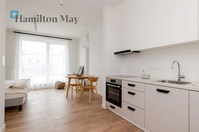 City: Warszawa Street: Grzybowska Region: Wola Subregion: Mirów Distance to centre: 1.6 km Level: 3 Price: 970000 PLN Bedrooms: 0 Bathrooms: 1 Size: 33.44m2 - slider