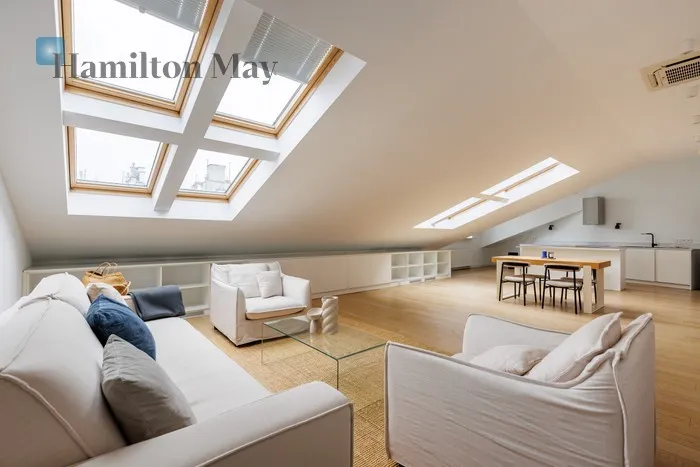 City: Warszawa Street: Wiejska Region: Śródmieście Subregion: Śródmieście Południowe Distance to centre: 0.98 km Level: 4 Price: 14000 PLN Bedrooms: 2 Bathrooms: 2 Size: 156.1m2 Price/m2: 90 PLN - slider