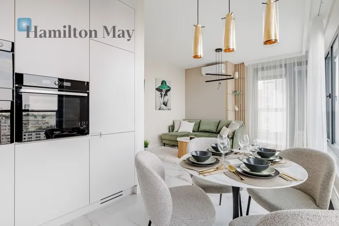 City: Warszawa Street: Grzybowska Region: Śródmieście Subregion: Śródmieście Północne Distance to centre: 1.52 km Level: 13 Price: 8500 PLN Bedrooms: 1 Bathrooms: 1 Size: 50m2 - slider