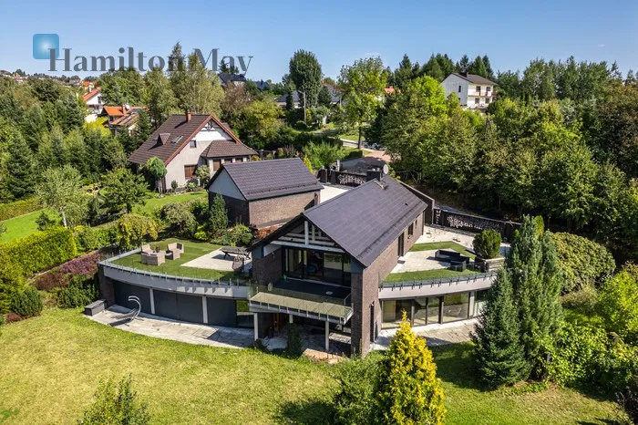 Street: Mogilany Region: Mogilany Price: 5300000 PLN Bedrooms: 4 Bathrooms: 4 Plot size: 7400m2 - slider