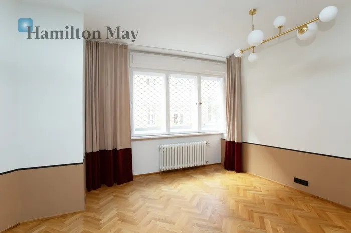 Street: Teofila Lenartowicza Region: Stare Miasto Distance to centre: 1.15 km Price: 8900 PLN Bedrooms: 5 Bathrooms: 2 Size: 120m2 - slider