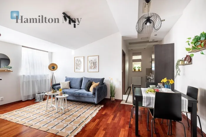 City: Kraków Street: Łobzowska Region: Stare Miasto Level: 3 Price: 2900 PLN Bedrooms: 1 Bathrooms: 1 Size: 45.7m2 - slider