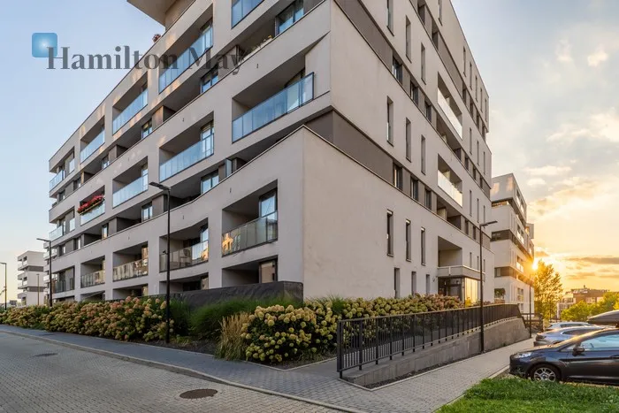 Level: 5 Price: 3800 PLN Bedrooms: 4 Bathrooms: 2 - slider