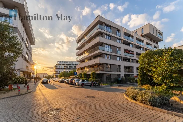 Street: Czerwone Maki Region: Dębniki Subregion: Osiedle Europejskie Distance to centre: 6.3 km Level: 5 Price: 3800 PLN Bedrooms: 4 Bathrooms: 2 Size: 71m2 Price/m2: 54 PLN - slider