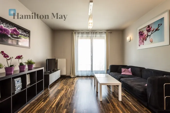 City: Kraków Street: Szlak Region: Stare Miasto Distance to centre: 1 km Level: 3 Price: 3300 PLN Bedrooms: 1 Bathrooms: 1 Size: 50m2 - slider