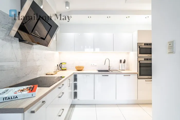 Region: Prądnik Biały Distance to centre: 3.18 km Level: 5 Price: 1050000 PLN Bedrooms: 1 Bathrooms: 1 Size: 61.87m2 Price/m2: 16971 PLN - slider