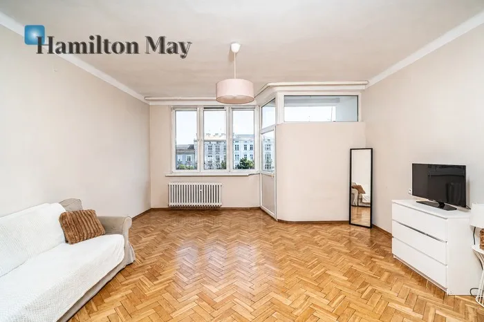 Region: Stare Miasto Distance to centre: 0.74 km Level: 3 Price: 990000 PLN Bedrooms: 1 Bathrooms: 1 Size: 50.86m2 Price/m2: 19465 PLN - slider