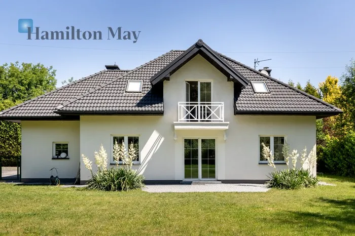 City: Zabierzów Street: Topolowa Region: Zabierzów Distance to centre: 10 km Level: -9 Price: 6500 PLN Bedrooms: 6 Bathrooms: 3 Plot size: 860m2 - slider