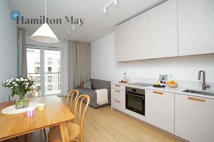 City: Kraków Street: Myśliwska Region: Podgórze Distance to centre: 4.77 km Level: 4 Price: 1062000 PLN Bedrooms: 3 Bathrooms: 1 Size: 65.17m2 - slider