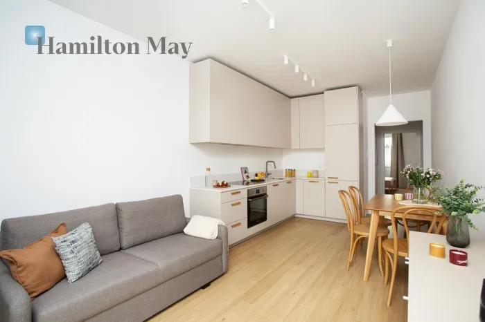 Street: Myśliwska Region: Podgórze Distance to centre: 4.77 km Level: 4 Price: 1062000 PLN Bedrooms: 3 Bathrooms: 1 Size: 65.17m2 Price/m2: 16296 PLN - slider