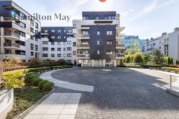 City: Kraków Street: Juliusza Lea Region: Bronowice Distance to centre: 3.44 km Level: 2 Price: 1290000 PLN Bedrooms: 2 Bathrooms: 1 Size: 80m2 Price/m2: 16125 PLN - slider