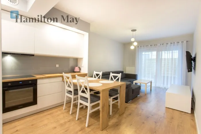 City: Wrocław Street: Maślicka Region: Fabryczna Subregion: Maślice Distance to centre: 8.88 km Price: 3700 PLN Bedrooms: 2 Bathrooms: 1 Size: 55.78m2 - slider