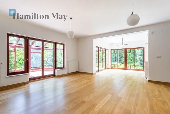 City: Konstancin-Jeziorna Street: Bartosza Głowackiego Region: Konstancin-Jeziorna Price: 3350000 PLN Bedrooms: 6 Bathrooms: 4 Plot size: 1354m2 Price/m2: 9280 PLN - slider