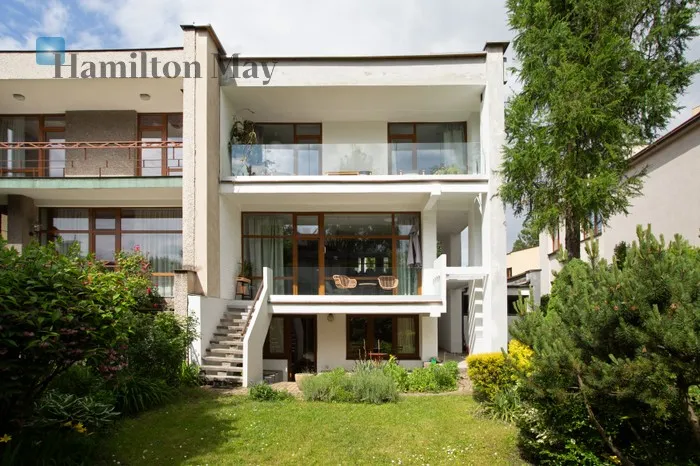 City: Kraków Street: Kraków Region: Zwierzyniec Distance to centre: 2.28 km Price: 9900 PLN Bedrooms: 4 Bathrooms: 3 Plot size: 300m2 Price/m2: 66 PLN - slider