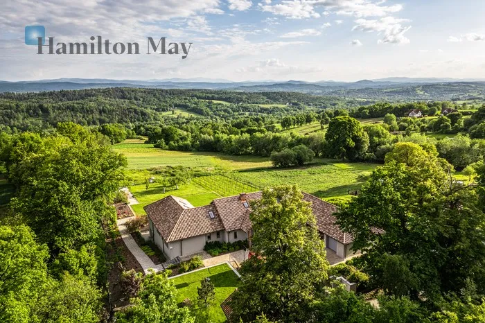 Street: Gmina Mogilany Region: Gmina Mogilany Price: 7600000 PLN Bedrooms: 4 Bathrooms: 5 Plot size: 4600m2 Price/m2: 15089 PLN - slider