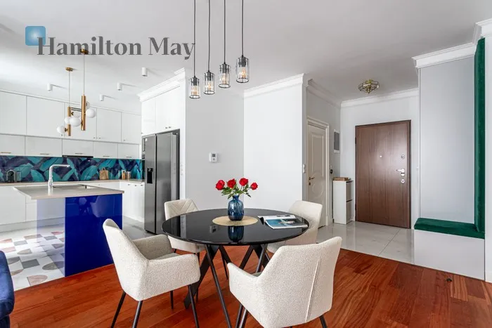 Street: Oboźna Region: Śródmieście Subregion: Powiśle Distance to centre: 1.15 km Level: 3 Price: 6000 PLN Bedrooms: 1 Bathrooms: 2 - slider