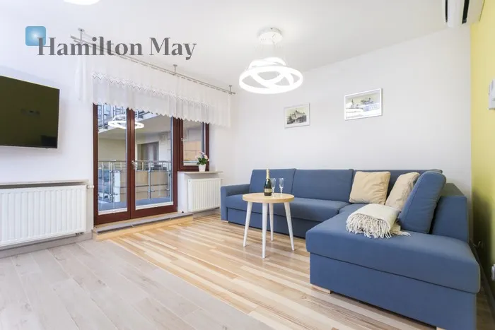 Street: Ludwinowska Region: Dębniki Distance to centre: 1.99 km Level: 1 Price: 9000 PLN Bedrooms: 2 Bathrooms: 1 Size: 110m2 - slider