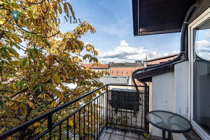 City: Kraków Street: Słowiańska Region: Stare Miasto Level: 4 Price: 3900 PLN Bedrooms: 1 Bathrooms: 1 Size: 77m2 - slider