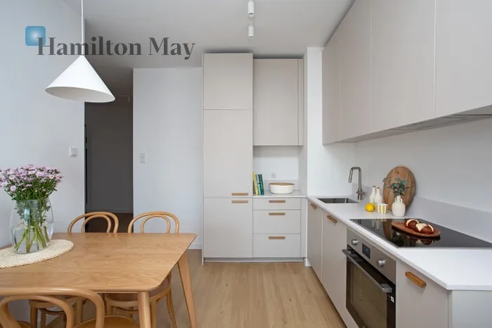 Street: Myśliwska Region: Podgórze Subregion: Płaszów Distance to centre: 4.77 km Level: 4 Price: 1049000 PLN Bedrooms: 3 Bathrooms: 1 - slider