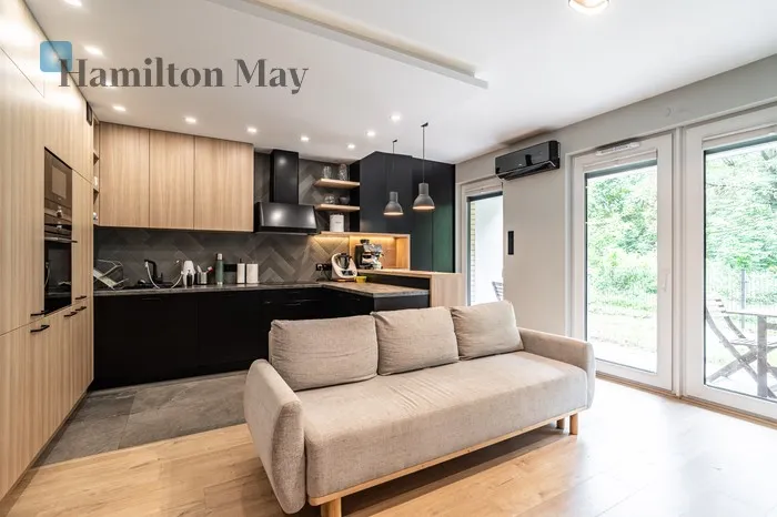 City: Kraków Street: Stanisława Lema Region: Czyżyny Distance to centre: 3.57 km Price: 1750000 PLN Bedrooms: 3 Bathrooms: 2 Size: 80.94m2 - slider