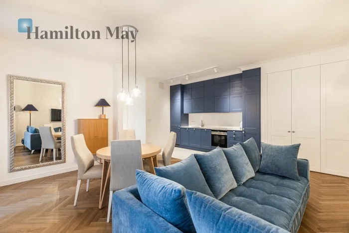 City: Warszawa Street: Wilcza Region: Śródmieście Distance to centre: 0.68 km Level: 3 Price: 6500 PLN Bedrooms: 1 Bathrooms: 1 Size: 60m2 Price/m2: 108 PLN - slider